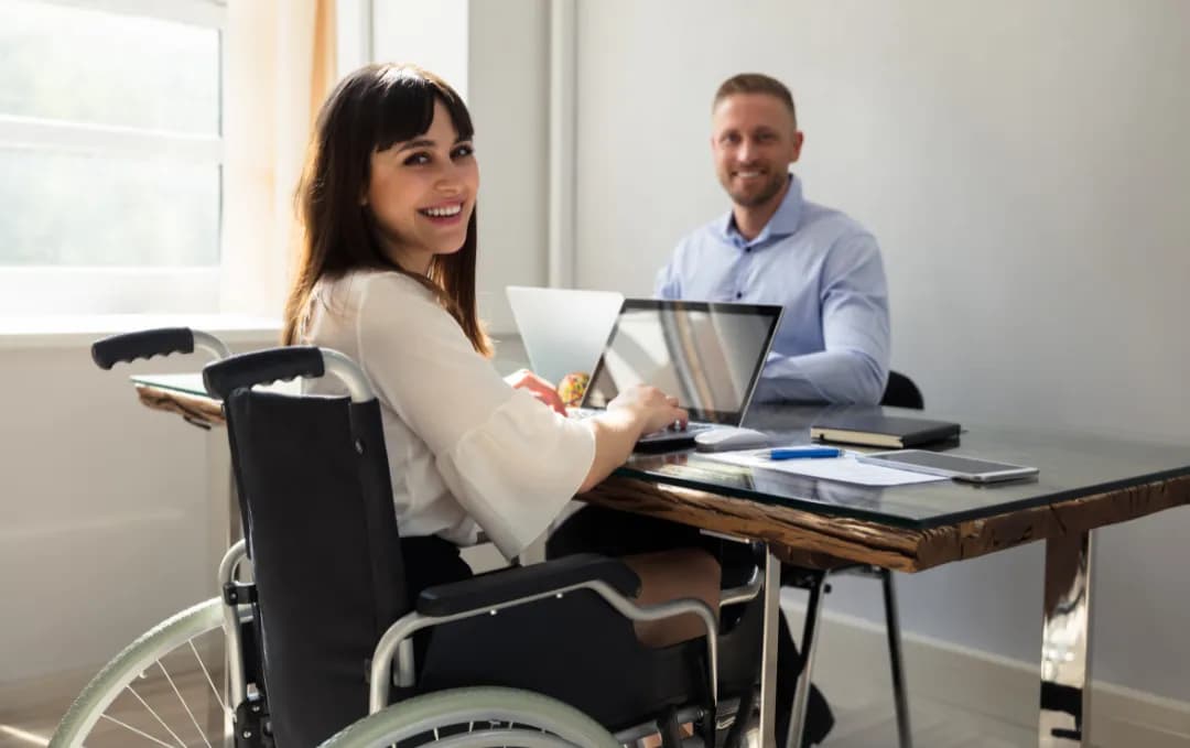 Ile dostaje pracodawca za zatrudnienie osoby niepełnosprawnej? Sprawdź kwoty!