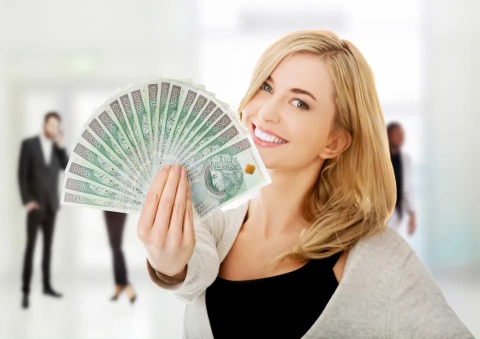 Kiedy przelewają pieniądze za staż? Sprawdź, co może opóźnić wypłatę