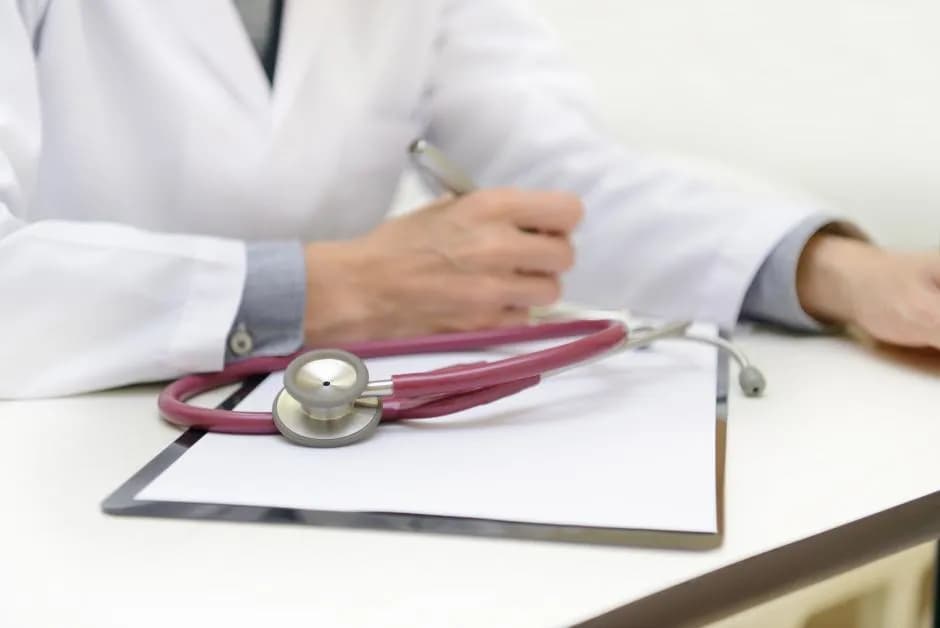 Ile można chorować po ustaniu zatrudnienia? Sprawdź swoje prawa i możliwości